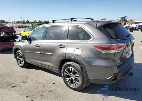 2016 Toyota Highlander Xle z USA, uszkodzony, nr VIN 5TDKKRFH4GS179669